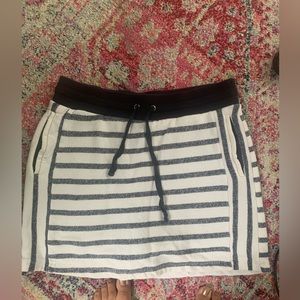 Jones New York skirt with built in shorts. Pockets. Cotton.